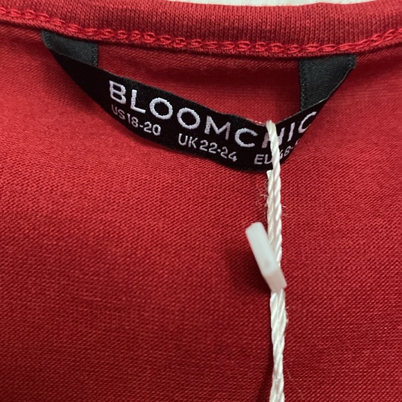 BloomChic V Neck T - Picture 3 of 6